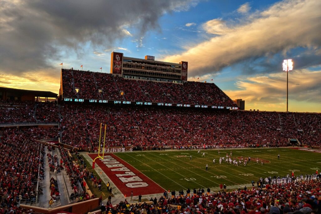 oklahoma-univeristy-football-field-game.jpg