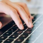 laptop-computer-writing-work-hand-screen-714530-pxhere.com7_.jpg