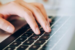 laptop-computer-writing-work-hand-screen-714530-pxhere.com7_.jpg