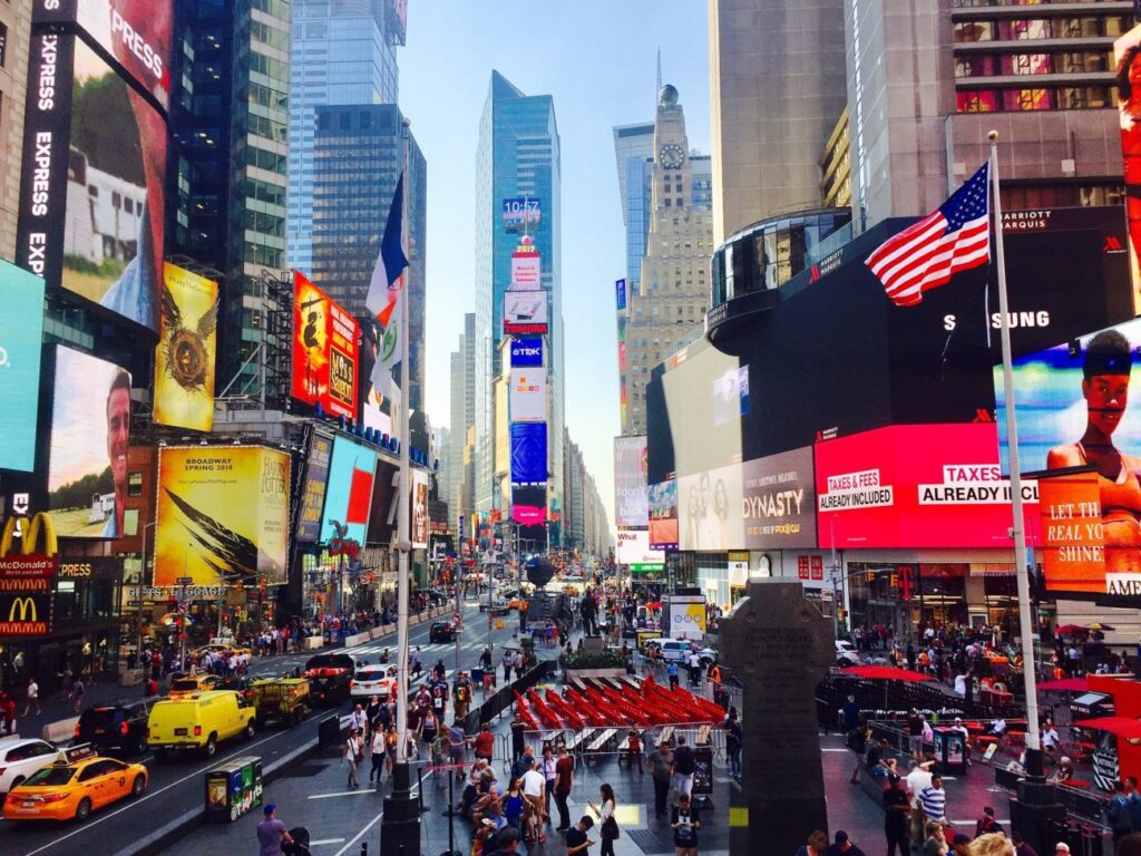 times-square-2792082_1920.jpg