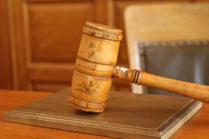 chair-court-gavel-995266.jpg